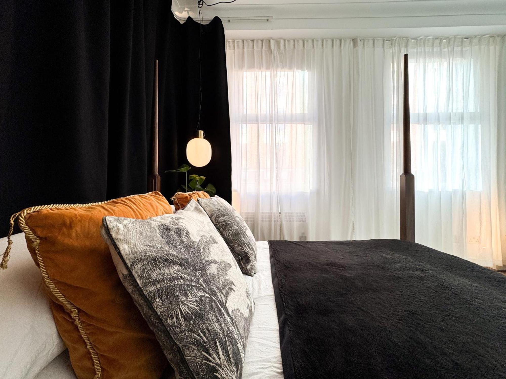 Tranquil Oasis W 100Inch Cinema & Hammock, By The Design Traveller Lägenhet London Exteriör bild